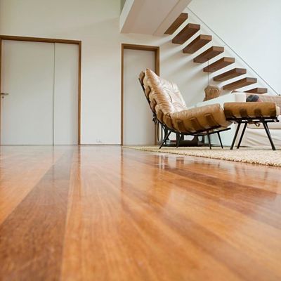 3 層 の 工学 製 木 の 床 の 美しさ と 耐久 性 を 体験 する