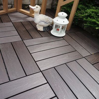 WPCタイルと耐久性300x300x22/25mmデッキタイルで美しい屋外エリアを作成