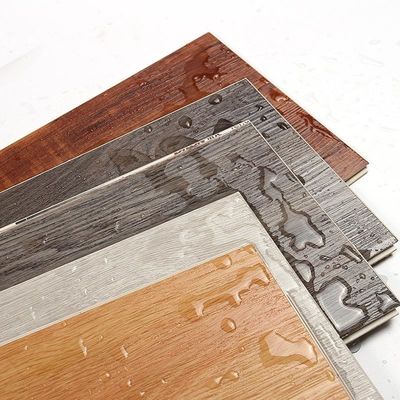 ホテルの木製床の色 設置が簡単 4.0mm 商業用溝付き プラネア スプック床