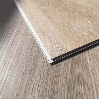ユニリン クリック システム 4mm 6.5mm ヘリングボーン PVC ビニールタイル LVT 木色の床