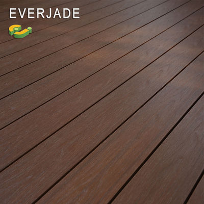 ロングライフスパン 木製プラスチック複合 150x25mm ルーマニアンプールジェットのためのWPCデッキ