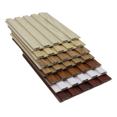 パーソナライズされたサイズ PWC 壁板 プラスチックシート de PVC Efecto Madera SPC 壁板のために